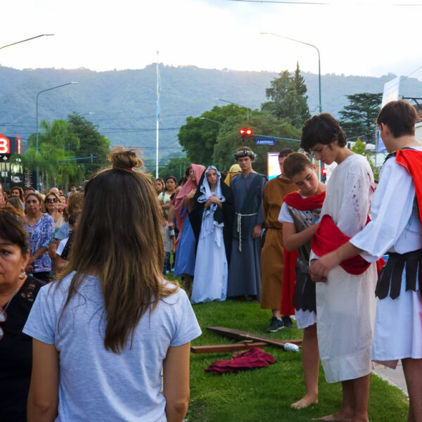 2023 04 Viacrucis (11)