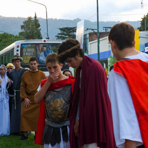 2023 04 Viacrucis (12)