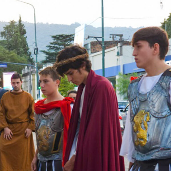 2023 04 Viacrucis (14)