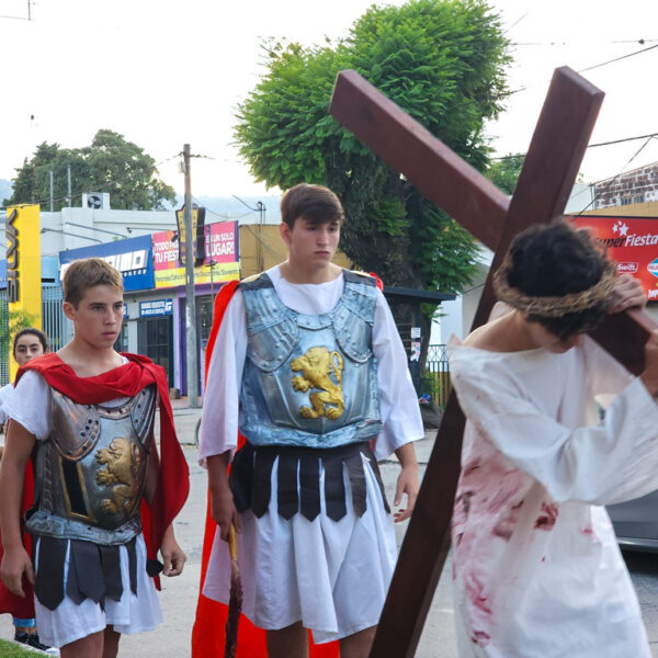 2023 04 Viacrucis (19)