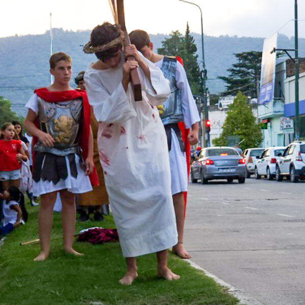 2023 04 Viacrucis (20)