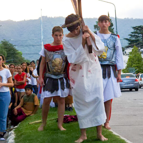 2023 04 Viacrucis (23)