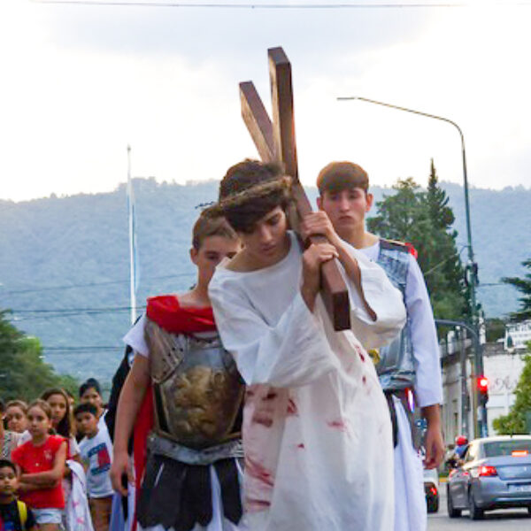 2023 04 Viacrucis (24)