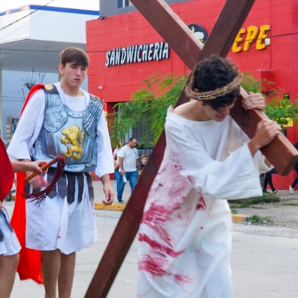 2023 04 Viacrucis (25)