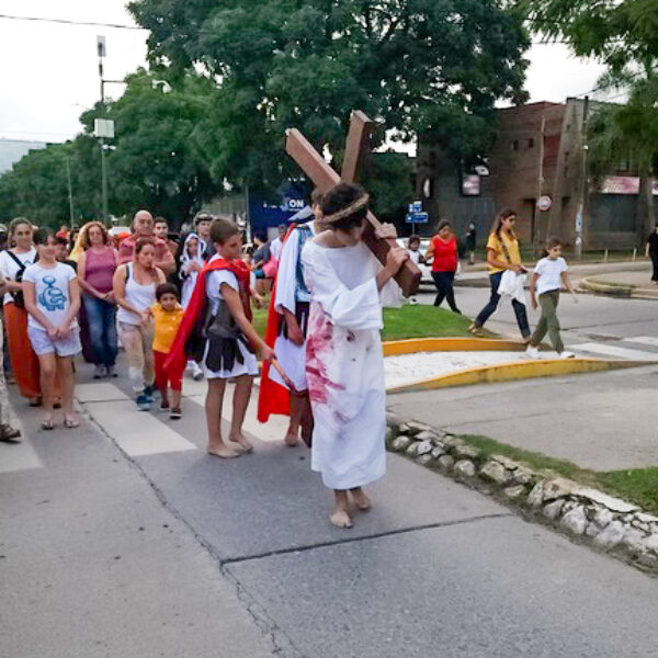 2023 04 Viacrucis (35)