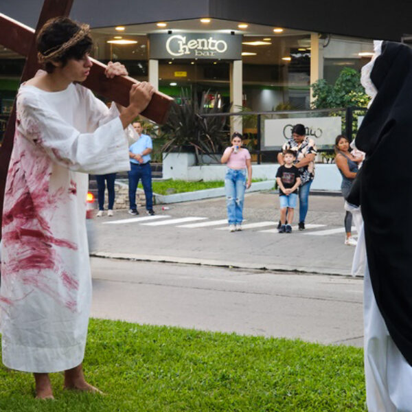 2023 04 Viacrucis (39)