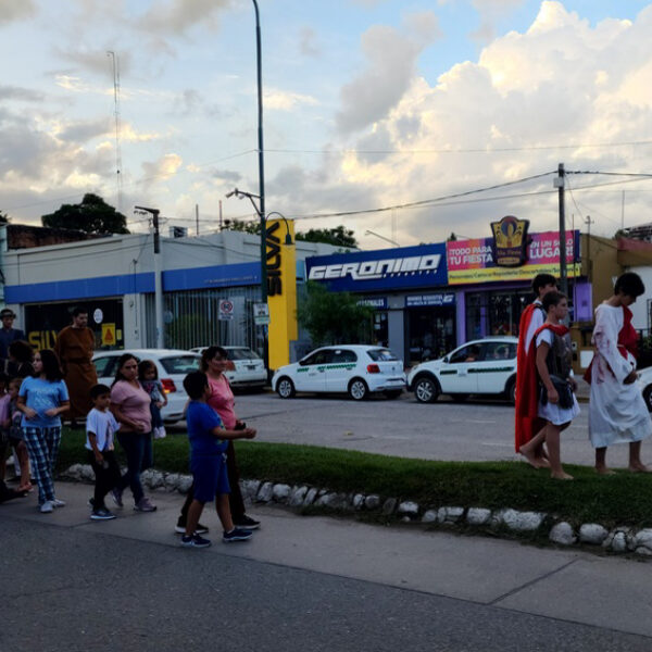 2023 04 Viacrucis (4)