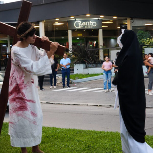 2023 04 Viacrucis (42)