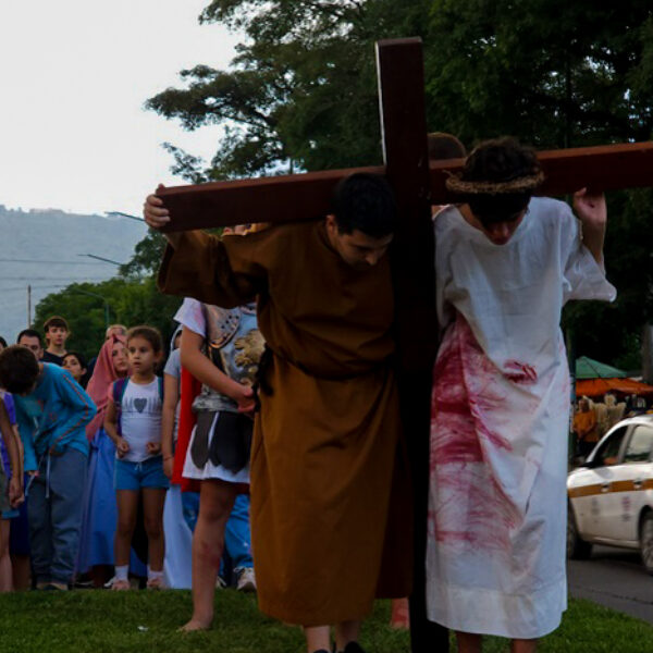 2023 04 Viacrucis (54)