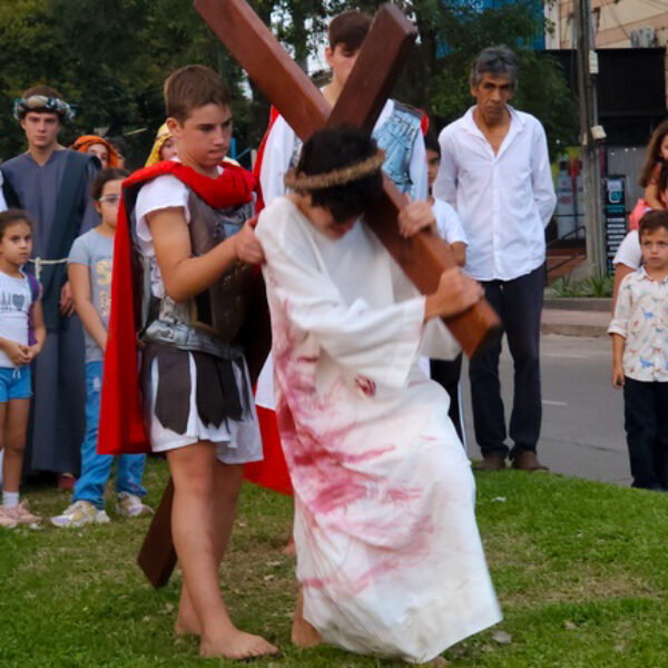 2023 04 Viacrucis (58)