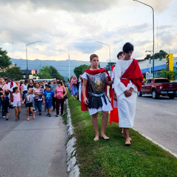 2023 04 Viacrucis (6)