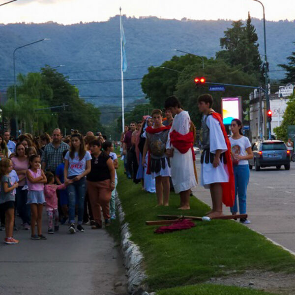 2023 04 Viacrucis (7)