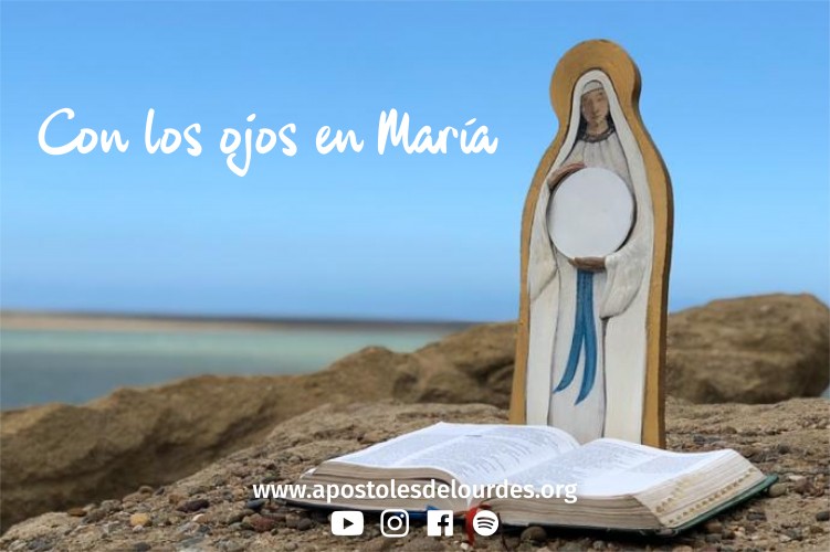 Con los ojos en María